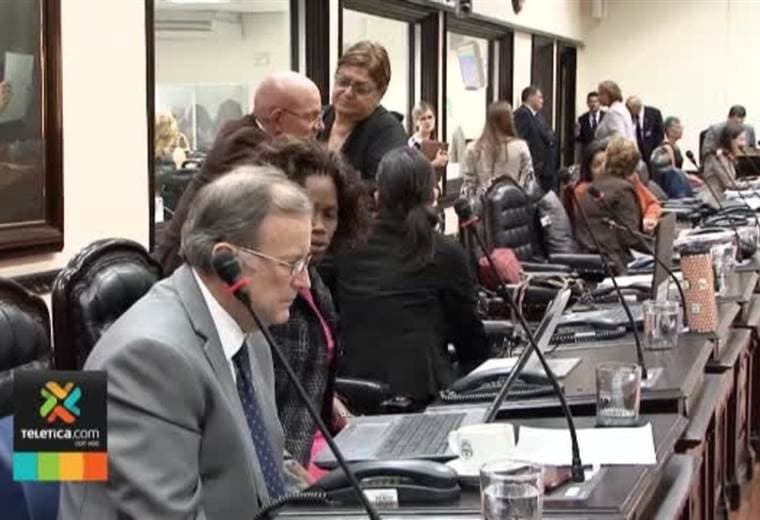 Acuerdo político lograría que este lunes los diputados levanten la inmunidad de Celso Gamboa