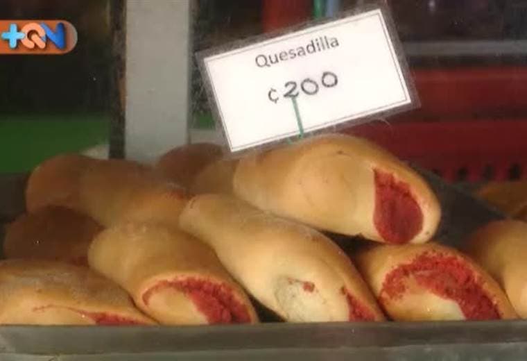 Se llama “Bugs Bunny” y se ubica a un costado del Mercado de Orotina.  Entrar ahí es devolverse en el tiempo por todos los postres de antaño que se encuentran