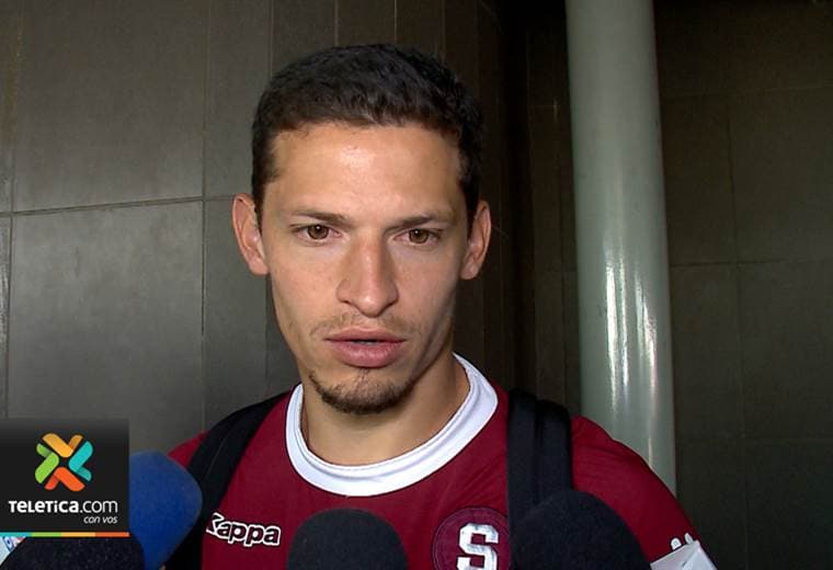 Daniel Colindres le da su voto de apoyo a Vladimir Quesada