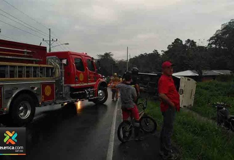 Motociclista muere luego de que un vehículo blindado le cayera encima en Guápiles