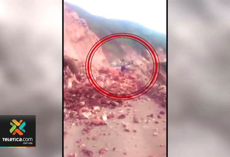 Mujer en Perú muere sepultada por alud mientras lo grababa con su celular