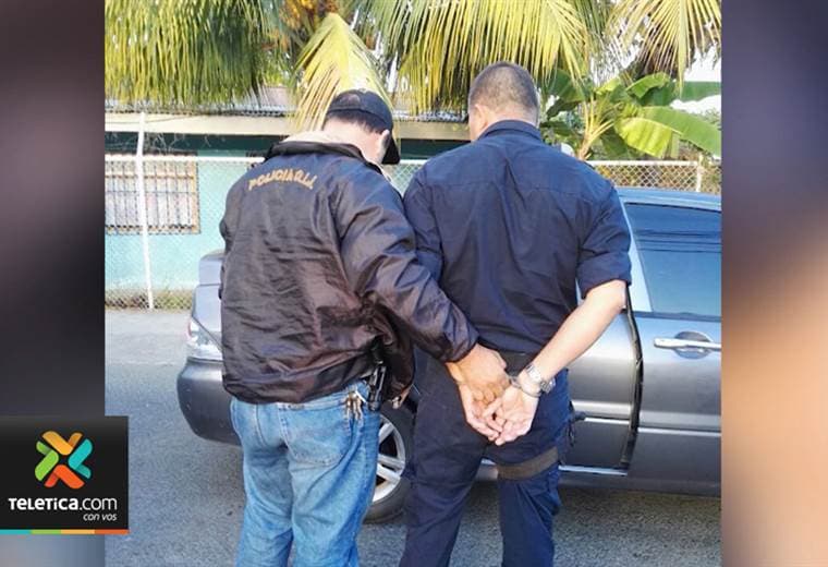 Tres colombianos y un policía detenidos en Jacó como sospechosos de tráfico de drogas