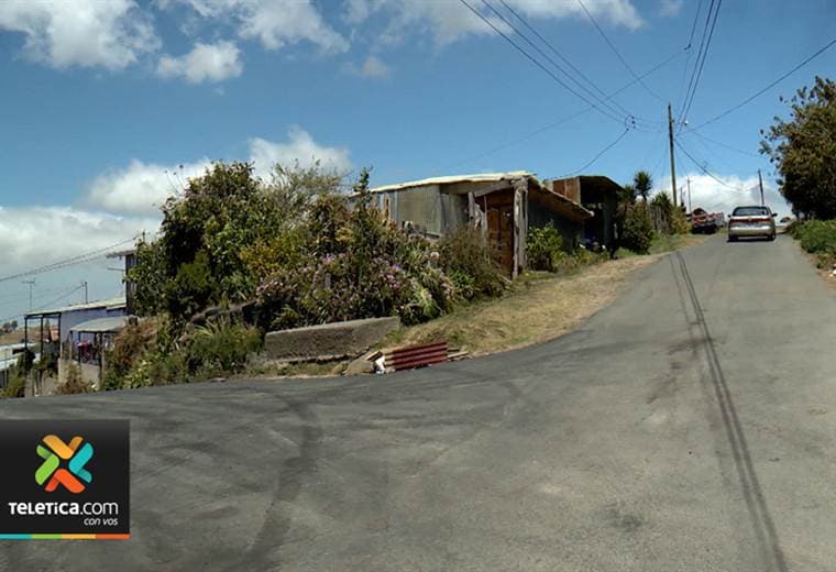 Calle en Tierra Blanca de Cartago estuvo 10 años en mal estado