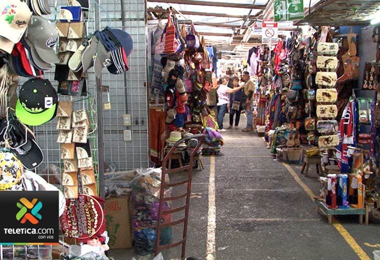Artesanos inician el proceso de traslado al nuevo mercado de artesanía en San José
