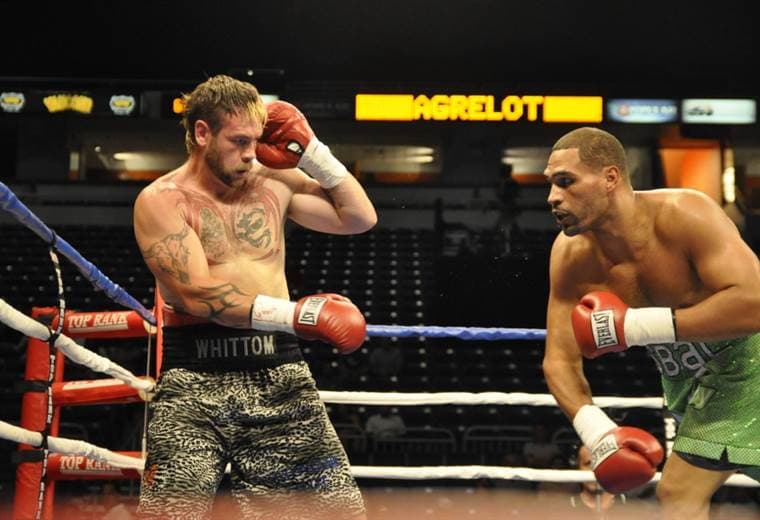 El boxeador canadiense David Whittom (izquierda).