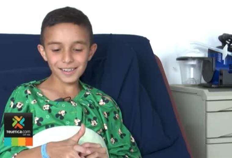 Operación que le realizaron a Gerald, niño que sufre elefantiasis, duró 5 horas y fue exitosa