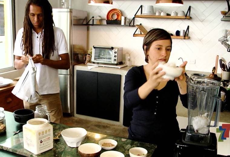 Ellos desafían varias convenciones antiguas. La de que la comida saludable es equivalente a un par de hojas de lechuga en un plato vacío, la que dice que no es posible transformar una pasión en trabajo y aquella que aconseja no trabajar con la pareja.   
