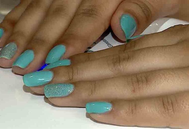 Esta es la tendencia en colores intensos para las uñas durante este verano