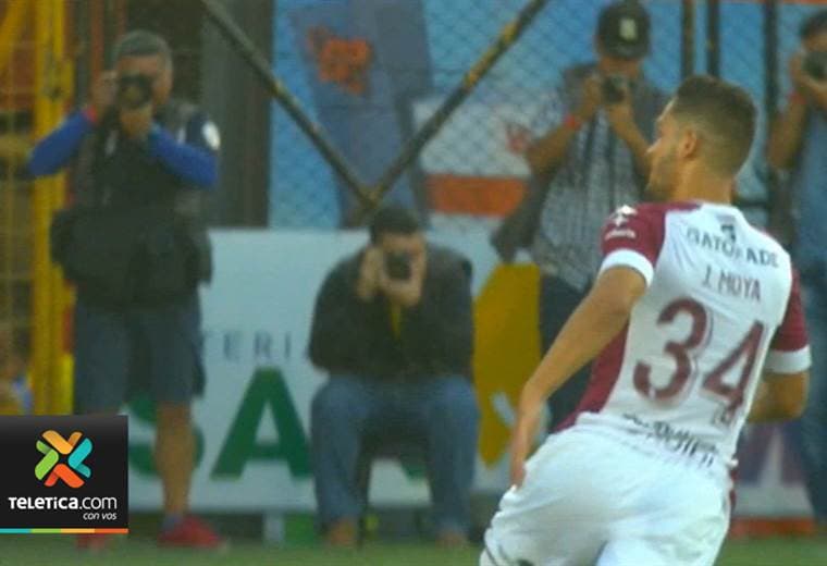 Jonathan Moya demostró ser uno de los hombres claves del Saprissa