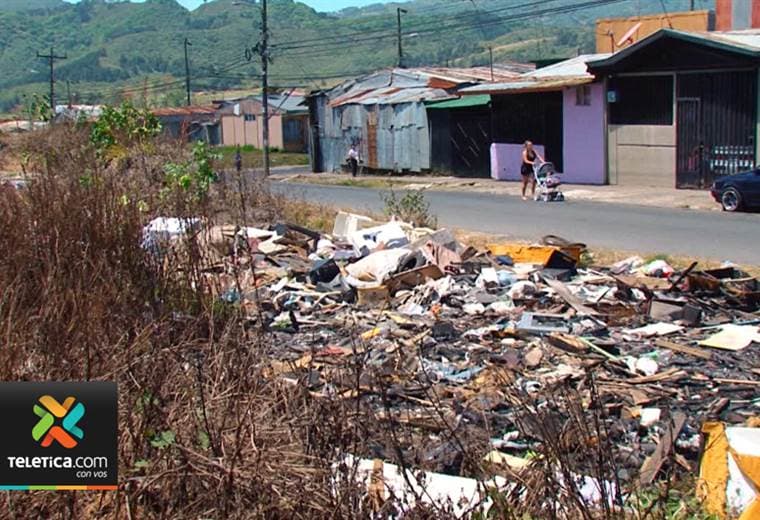 Barrio Manuel de Jesús Jiménez en Cartago se convirtió en un basurero a cielo abierto