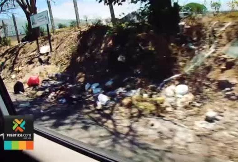 Barrio Manuel de Jesús Jiménez en Cartago se convirtió en un basurero a cielo abierto