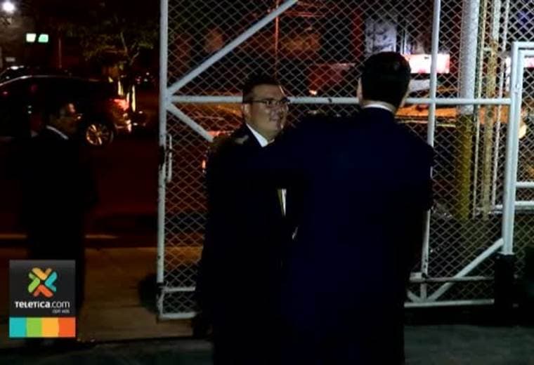 Así vivieron los dos candidatos presidenciales los minutos previos al debate de su Teletica