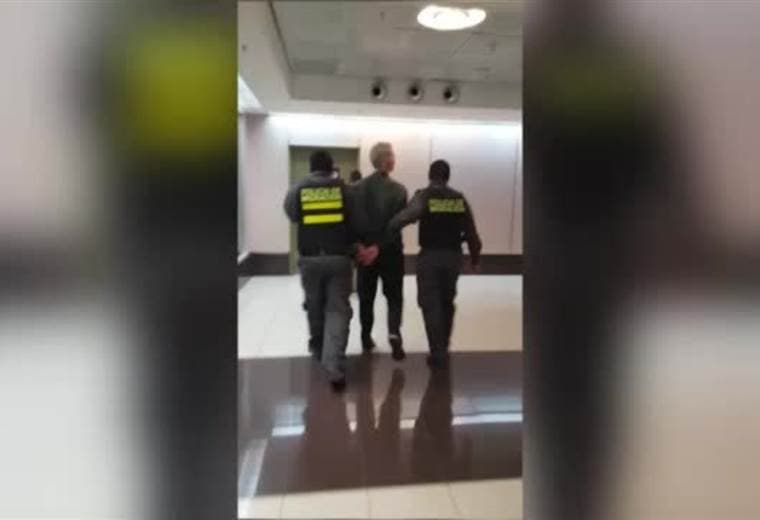 Migración detuvo a cuatro sujetos con causas pendientes