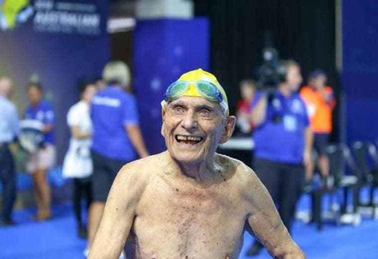 Georges Corones, nadador de casi 100 años. 