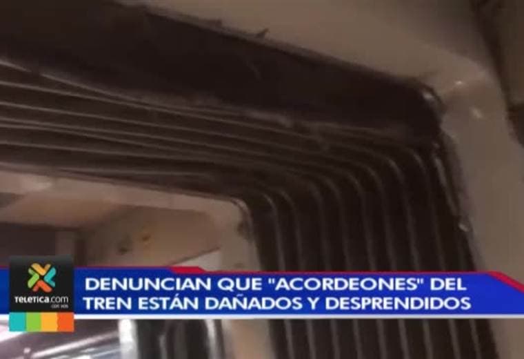 Pasajeros temen que ocurra un accidente por el deterioro de los llamados "acordeones" del tren