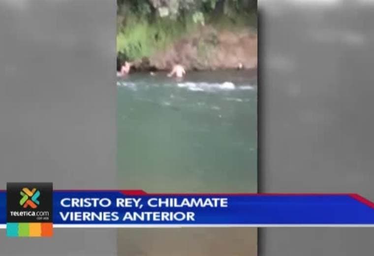 Video muestra a varios jóvenes lanzando piedras contra un águila pescadora en Chilamate