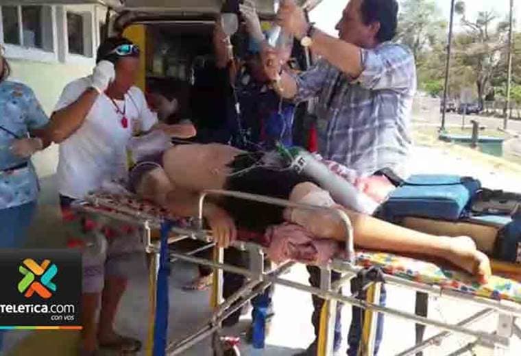 Hombre está herido de gravedad tras colisión carro contra moto en Osa