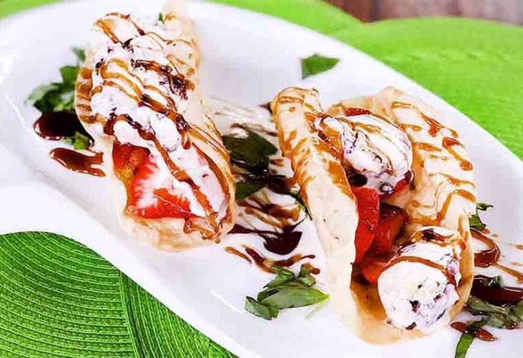 Receta: Flauta rellena de fresas al balsámico y albahaca