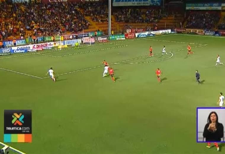 Christopher Meneses asegura que su regularidad se debe a un aislamiento mediático