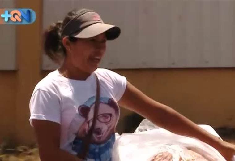 Anita tiene 28 años y recorre pueblos como Santa Ana, Esparza, San Carlos, San Ramón, entre otros, para vender sus deliciosos prestiños.