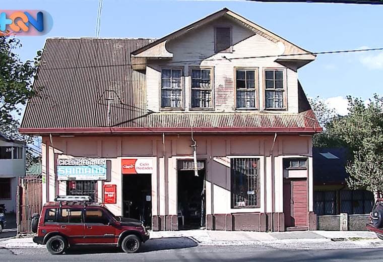 En Piedades de Santa Ana hay un comercio que fue el primero de dos pisos del cantón. Es el referente de las demás construcciones y además la escuela local tiene más de cien años. Vamos a recorrer este hermoso pueblo.