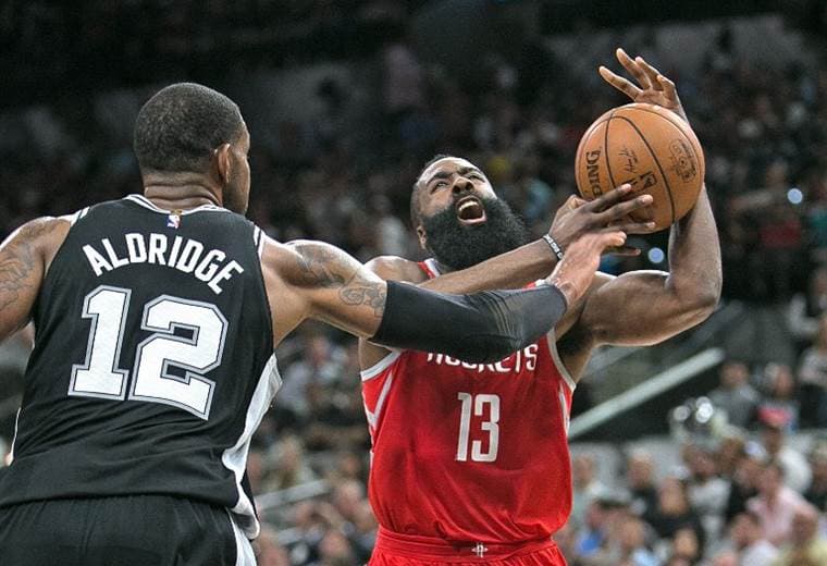 James Harden, líder de anotación de la NBA |AFP.