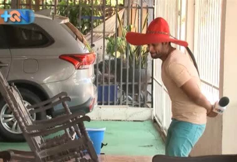 En su pueblo en Filadelfia, lo conocen como Chellín. Tiene 91 años y vive en el Barrio La Cruz. Él es el marimbero con más años en el cantón de Carrillo en Guanacaste. Chellín recuerda que desde los 7 años aprendió a tocar la marimba, luego el saxofón. Desde muy joven ingreso a varios conjuntos de música popular. Ahí empezó su reconocimiento como uno de los marimberos más destacados en el cantón de Carrillo.