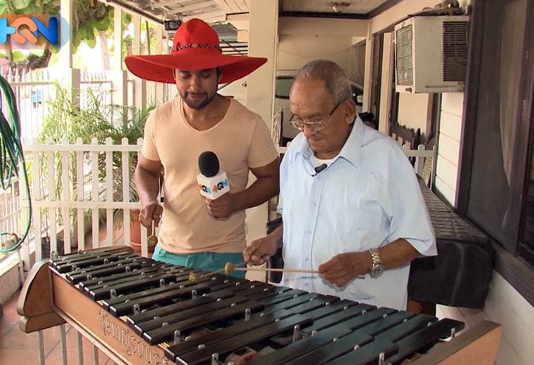 En su pueblo en Filadelfia, lo conocen como Chellín. Tiene 91 años y vive en el Barrio La Cruz.