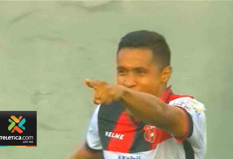 Roger Rojas asumió el liderato de goleo