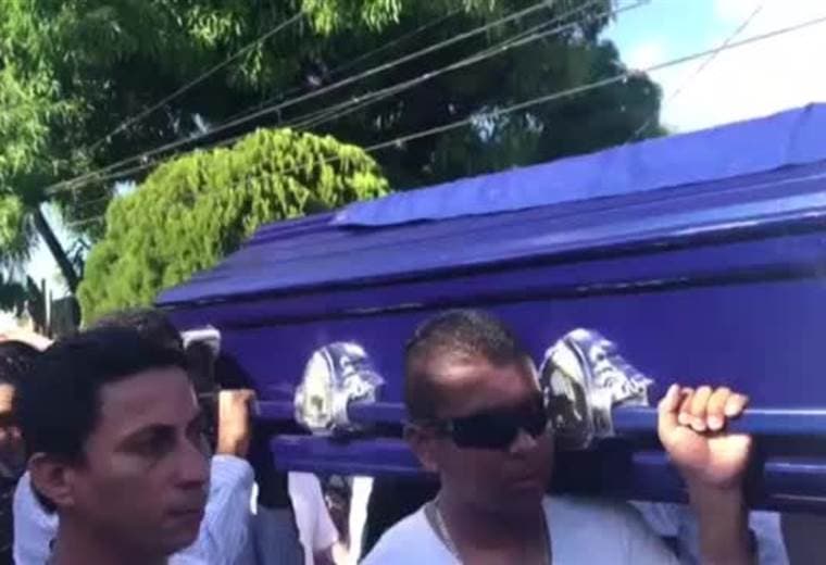 Entierro de periodista asesinado en Bluefields, Nicaragua
