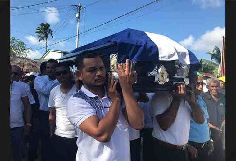 Entierro de periodista asesinado en Bluefields, Nicaragua