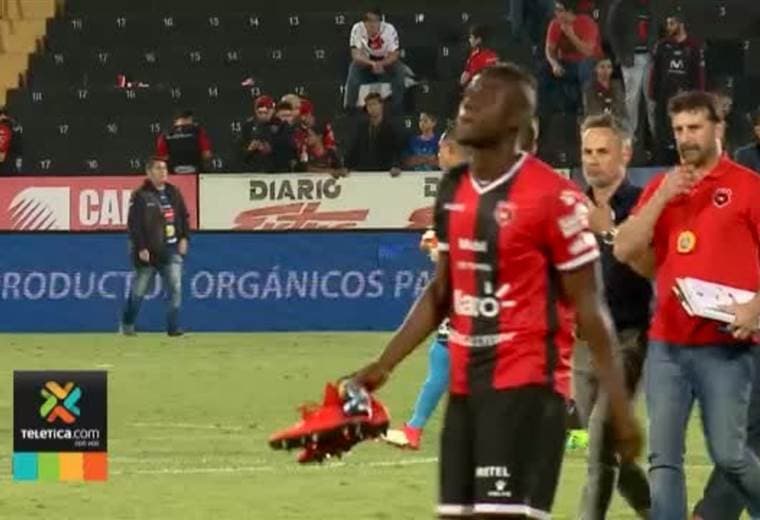 Jugadores de Alajuelense aceptan que están golpeados por el resultado del clásico