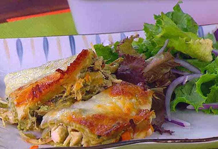 Receta: Lasaña de pollo con salsa de albahaca