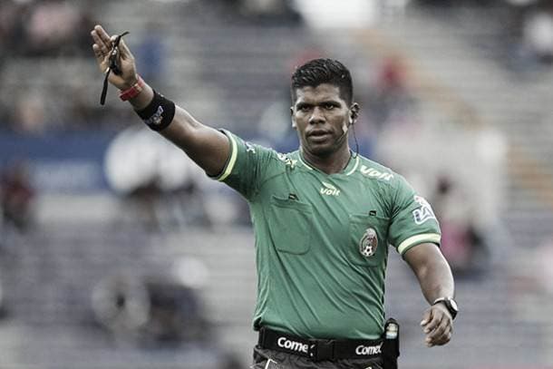 Adalid Maganda, árbitro mexicano. 