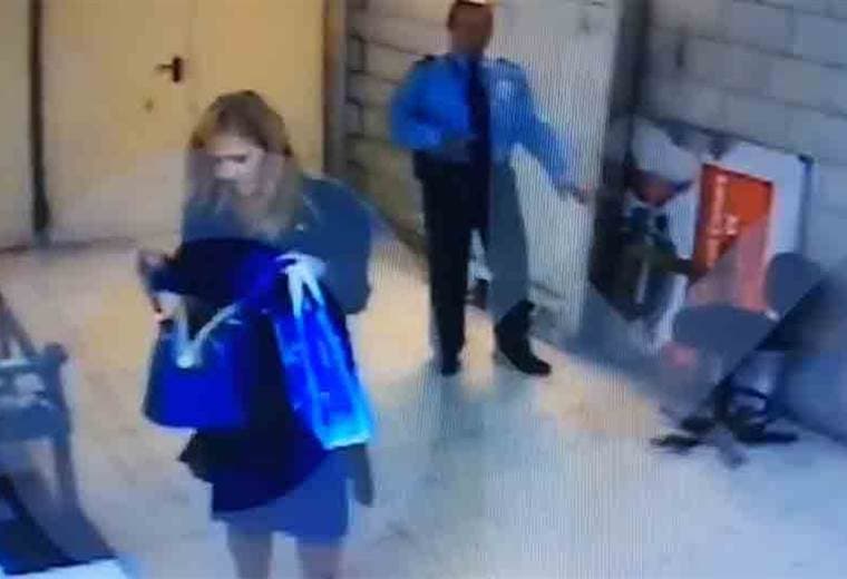 Cristina Cifuentes fue grabada robando cremas en un supermercado 