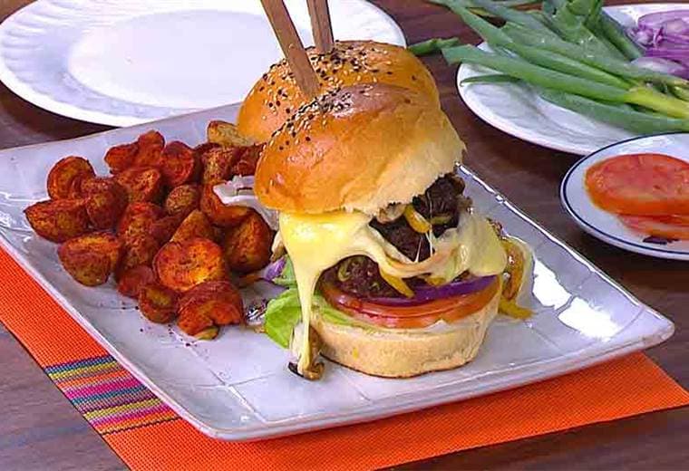 Receta: Mega hamburguesa con queso 