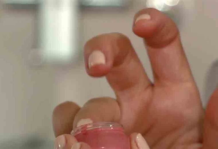 Aprenda a realizar un rubor con crema para el uso diario