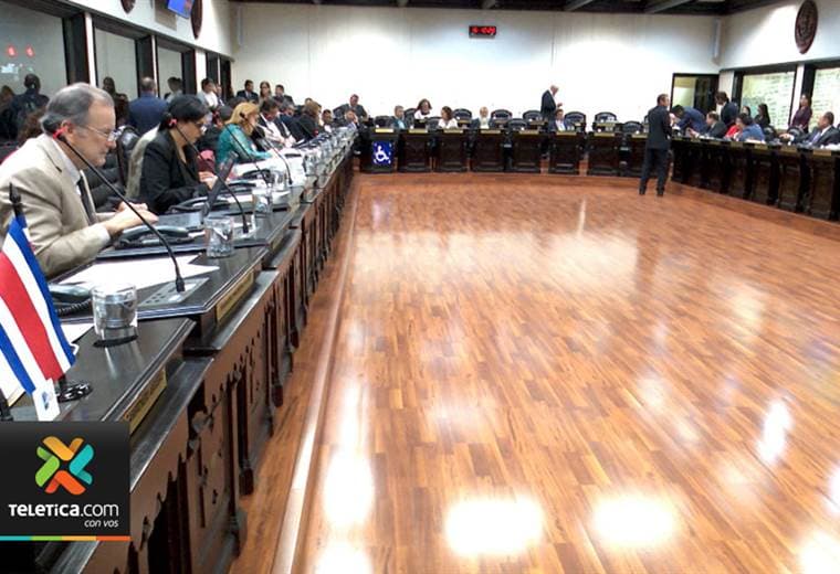 Pondrían impuesto del 15% a cesantías que excedan 8 años en empleados públicos