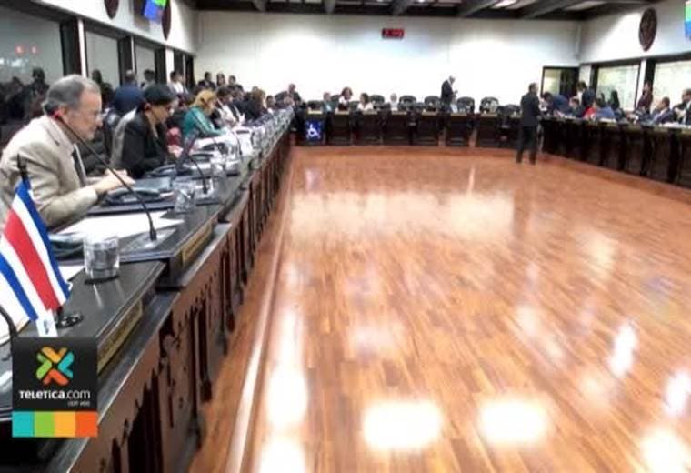 Pondrían impuesto del 15% a cesantías que excedan 8 años en empleados públicos