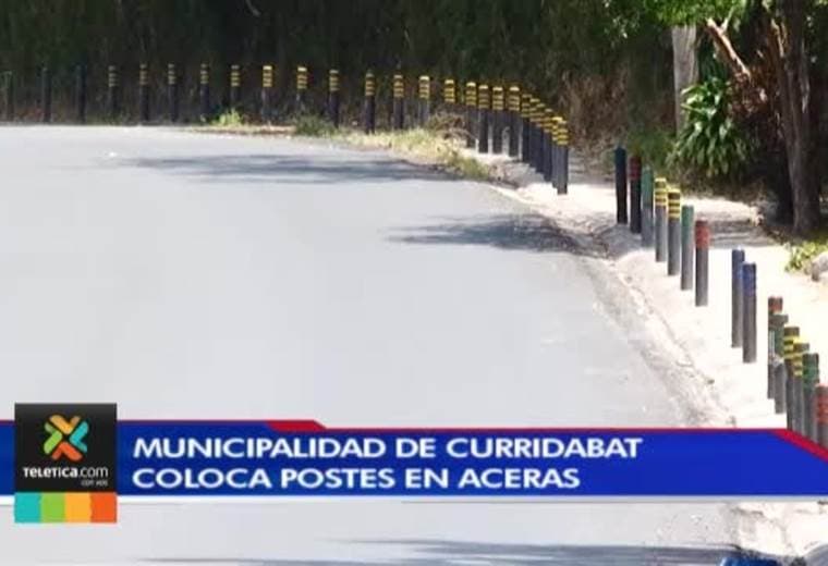 Municipalidad de Curridabat coloca postes en aceras provocando pérdidas a comerciantes