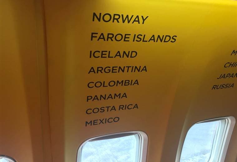 El avión que transporta el trofeo de la Copa del Mundo de la FIFA llegó a Costa Rica minutos antes de las 11 a. m. / Miguel Calderón