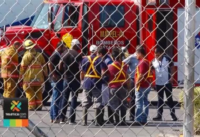 Bomberos atendió fuga de amoniaco que dejó 8 personas afectadas en Alajuela