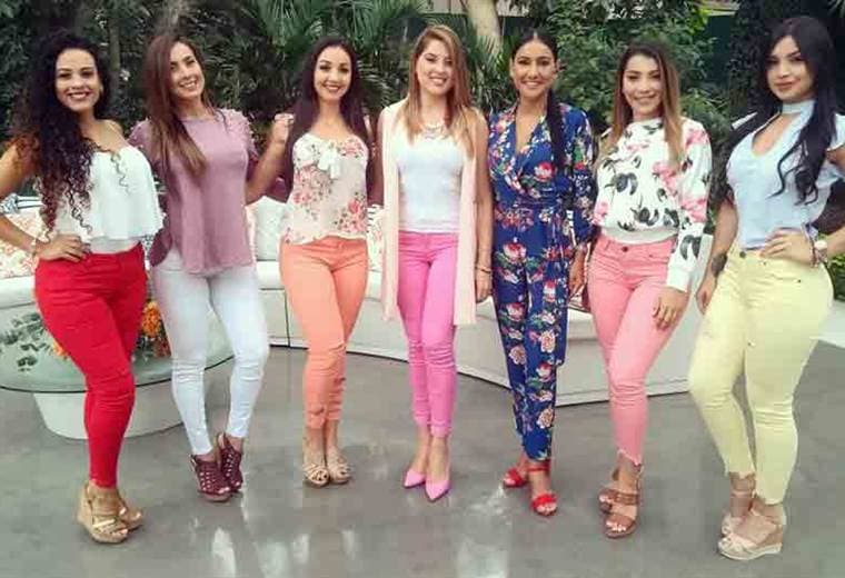 Luzca fresca y a la moda con pantalones de colores vivos