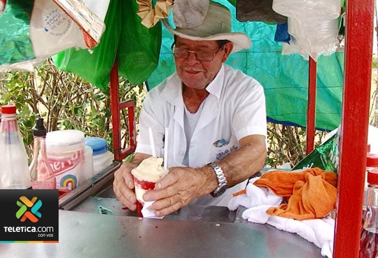 Don Kirino sacó adelante a sus cuatro hijos y esposa vendiendo copos 