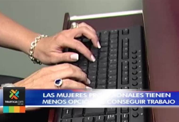Mujeres profesionales tienen más problemas para conseguir empleo que un hombre según estudio