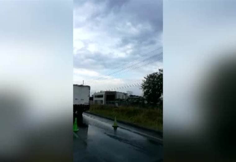 Dos heridos graves tras colisión entre vehículo liviano y furgón