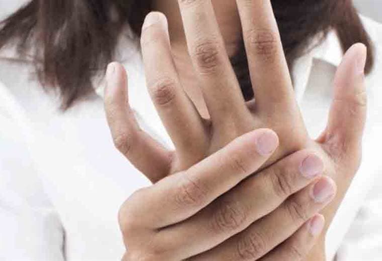 ¿Siente que se le duermen las manos varias veces durante el día?