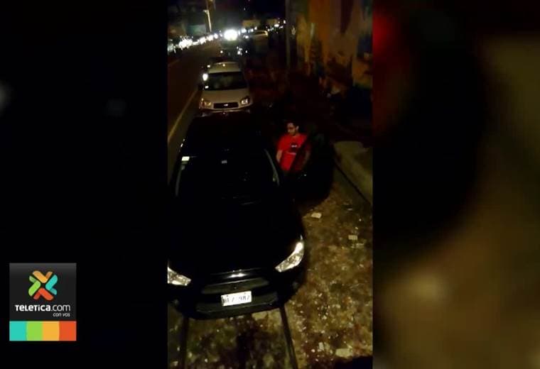 Incofer llama atención a choferes que usan vía férrea de parqueo durante las noches