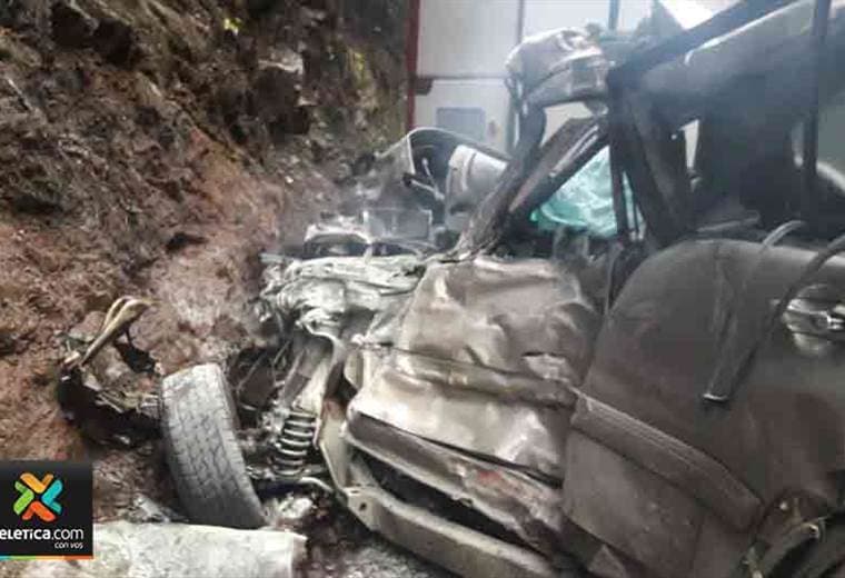 Accidente entre bus y carro en la ruta 32