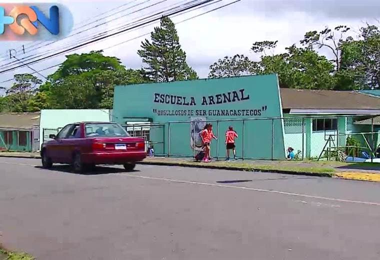 El pueblo de Nuevo Arenal y sus 400 casa que fueron las primeras reubicadas tienen una historia que contar.   Sus habitantes dejaron atrás vidas, espacios, recuerdos, hasta la Iglesia dónde se casaron.   Por eso nos fuimos a conocer cómo ha evolucionado el pueblo y lo más importante, como juntos salieron adelante.